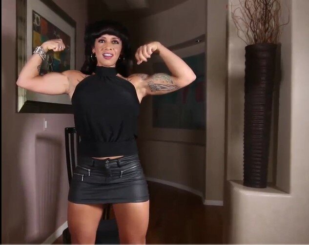 Hot Tattooed Body Builder Strips & Masturbates her Pierced Pussy