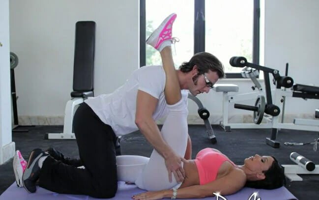 Personal Trainer Can’t Get his Hands Off this Fit Milf