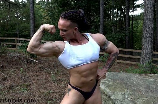 Janeen FBB MILF Flexes her Magic Outdoors